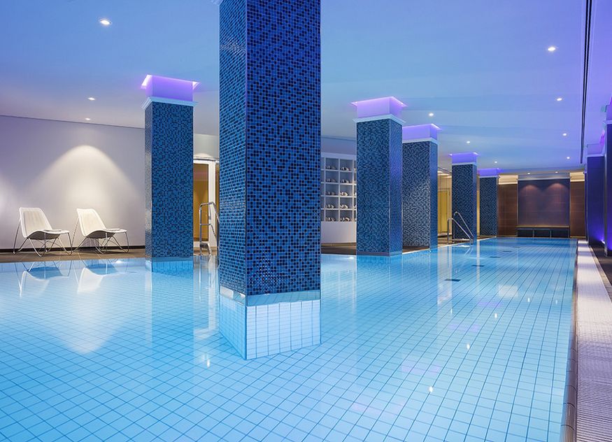 Der 20 Meter lange Indoor-Pool ist für alle Schwimmliebhaber das Highlight des neuen Heavenly Spa Deutschlands by Westin