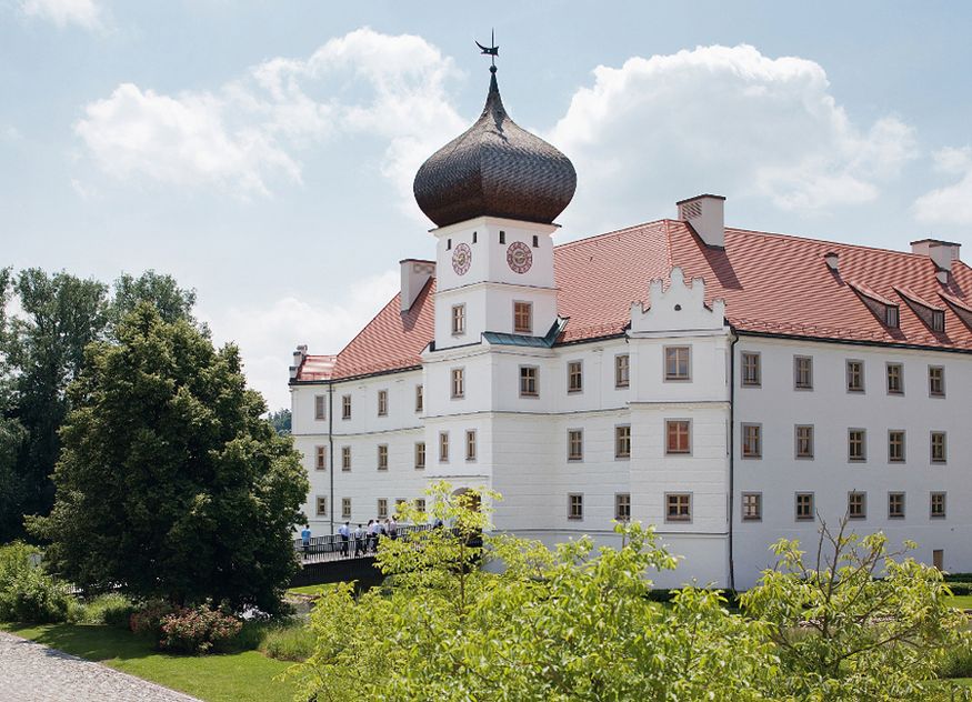 Die Mitarbeiter von Schloss Hohenkammer erhalten seit 01. Januar 2022 eine Krankenzusatzversicherung 