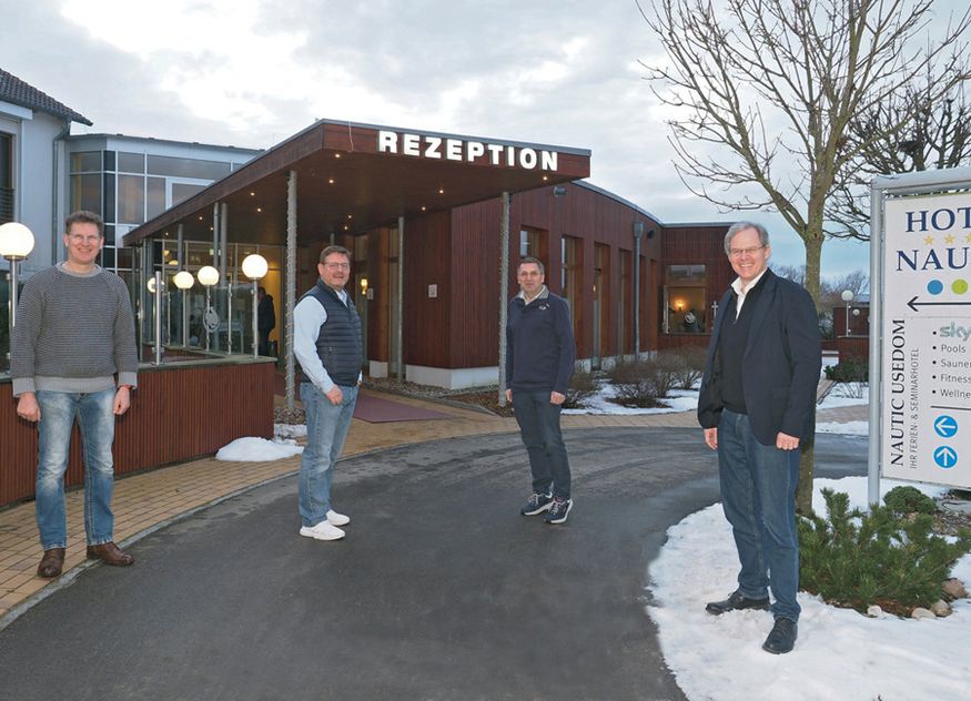 Die bisherigen und neuen Eigentümer des Hotel Nautic auf Usedom
